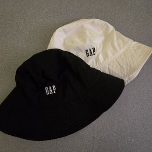 GAP Kids Dual-Tone Bucket Hat Set